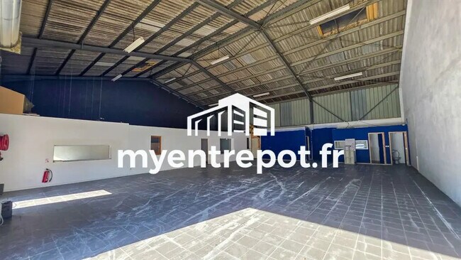 Plus de détails pour Local d'activités à louer