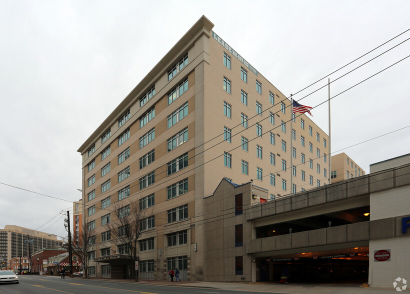 8120 Woodmont Ave, Bethesda, MD à louer - Photo de l’immeuble – Image 2 sur 11