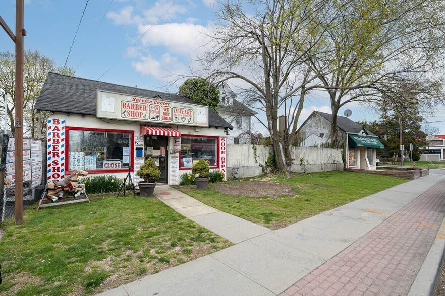 353 Hempstead Ave, West Hempstead, NY à vendre - Photo de l’immeuble – Image 2 sur 5