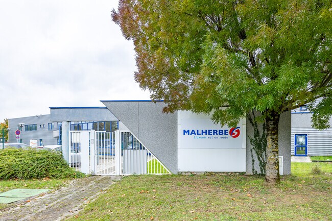 Plus de détails pour Local d'activités à louer