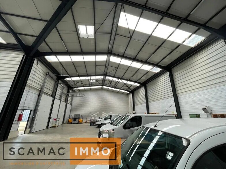 Bureau dans Combs-la-Ville à louer - Photo de l’immeuble – Image 3 sur 9