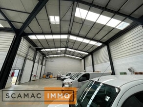 Bureau dans Combs-la-Ville à louer Photo de l’immeuble– Image 1 sur 7