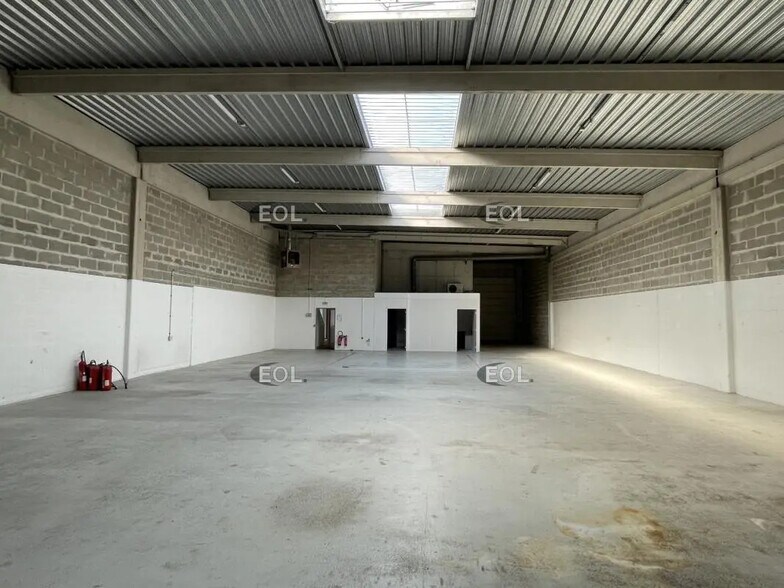 Local d’activités dans Herblay-sur-Seine à louer - Photo de l’immeuble – Image 3 sur 7