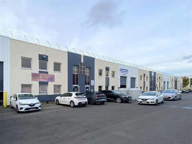 Local d’activités dans Gennevilliers à louer Photo de l’immeuble– Image 1 sur 7