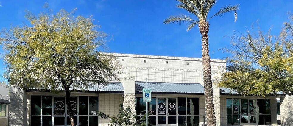 15282 W Brookside Ln, Surprise, AZ à vendre - Photo de l’immeuble – Image 2 sur 9