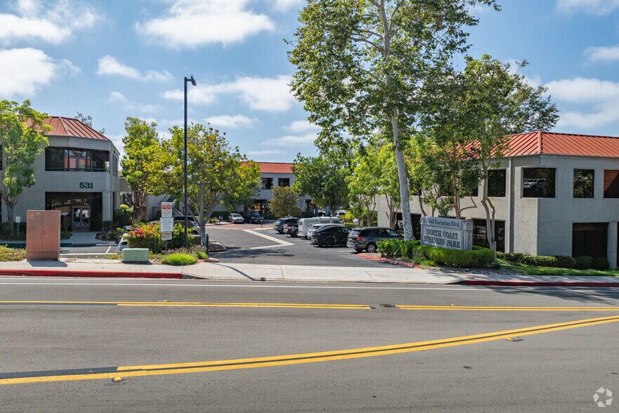 531 Encinitas Blvd, Encinitas, CA à louer - Photo de l’immeuble – Image 3 sur 10
