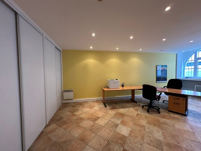 Plus de détails pour 18 Rue Notre Dame De Recouvrance, Orléans - Bureau à vendre