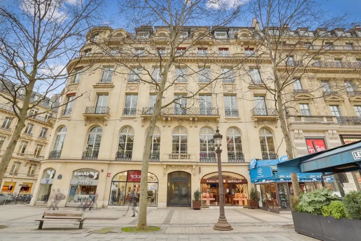 63 Avenue Des Champs Elysées, Paris à louer Photo de l’immeuble– Image 1 sur 2