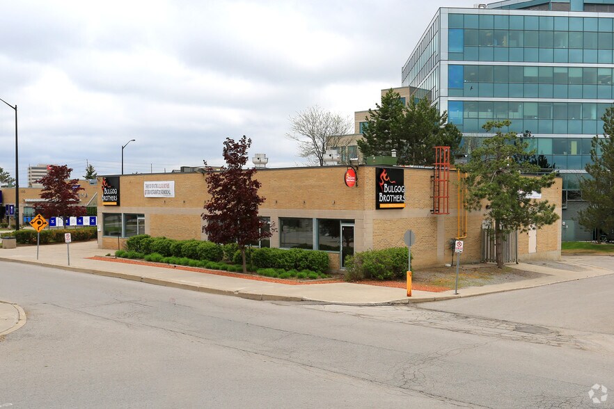 140 York Blvd, Richmond Hill, ON à louer - Photo de l’immeuble – Image 2 sur 2