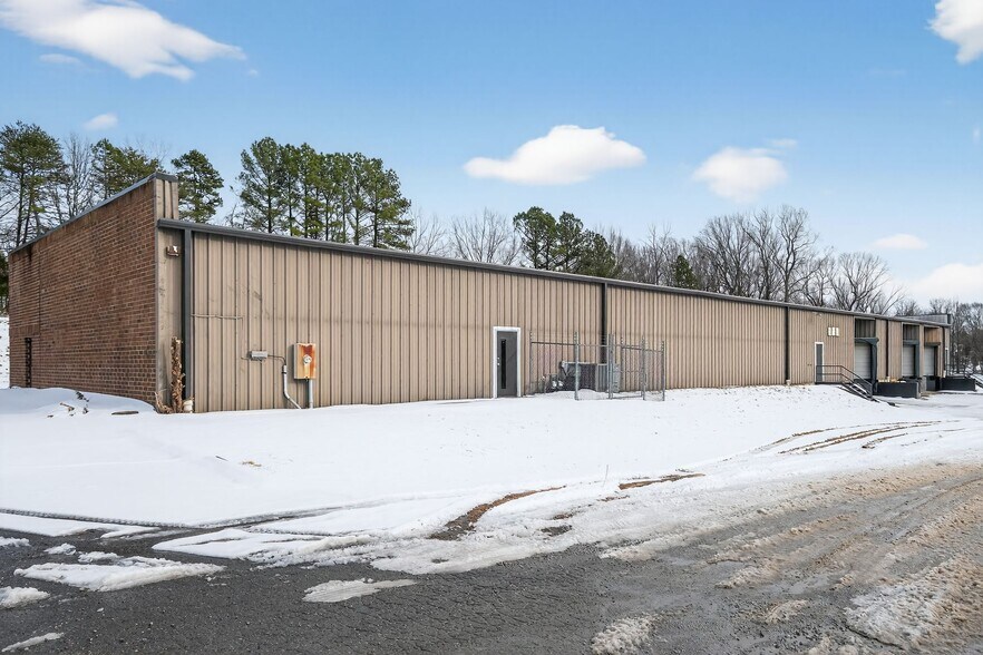 1101 Roberts Ln, High Point, NC à louer - Photo de l’immeuble – Image 3 sur 12