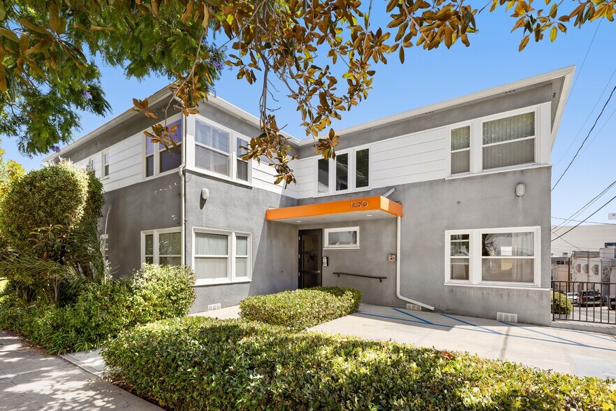 1250 Edris Dr, Los Angeles, CA à vendre - Photo de l’immeuble – Image 1 sur 8