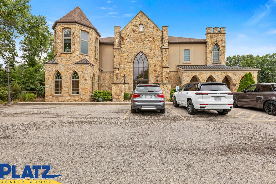 1170 E Western Reserve Rd, Youngstown, OH à vendre - Photo de l’immeuble – Image 1 sur 12