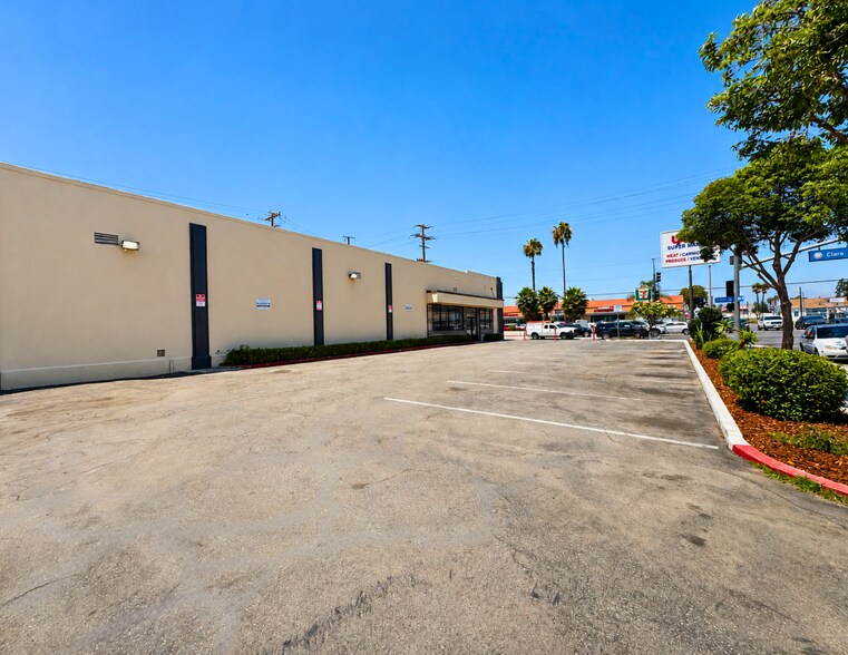 5658 Clara St, Bell Gardens, CA à vendre - Photo de l’immeuble – Image 3 sur 11