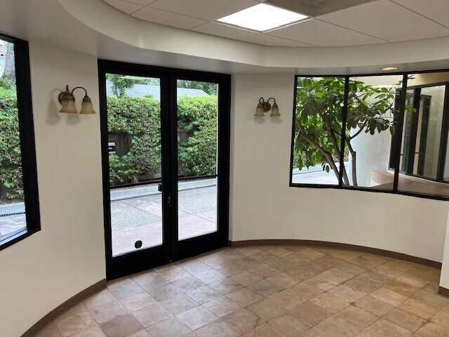 2329 Oak Park Ln, Santa Barbara, CA à louer - Photo intérieure – Image 2 sur 17