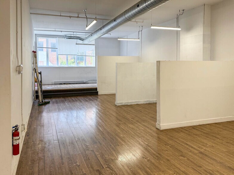 328-330 Rue Sainte-Catherine E, Montréal, QC à vendre - Photo de l’immeuble – Image 3 sur 9
