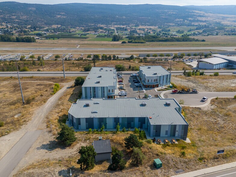 2175 Optic Crt, Kelowna, BC à louer - Photo de l’immeuble – Image 3 sur 19