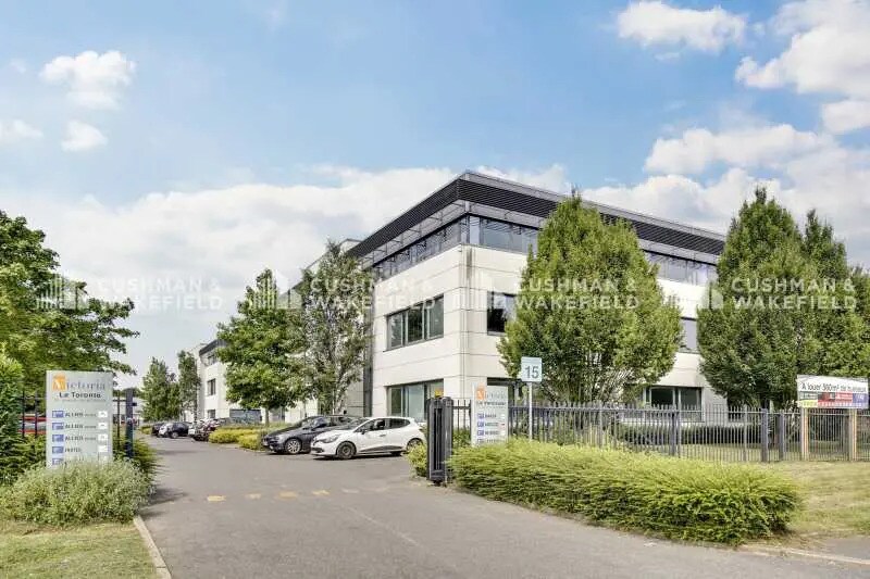 15 Avenue Du Hoggar, Les Ulis à louer - Photo de l’immeuble – Image 3 sur 9
