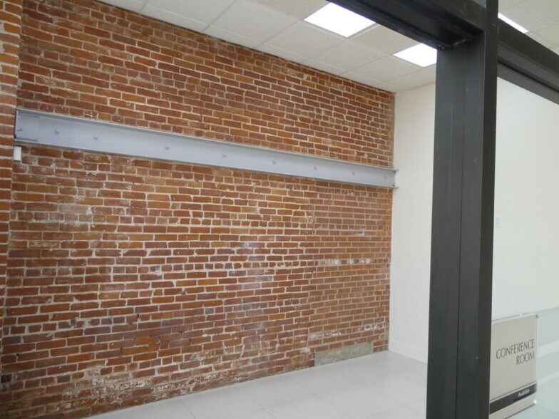 614 W Colorado St, Glendale, CA à louer - Photo de l’immeuble – Image 3 sur 28