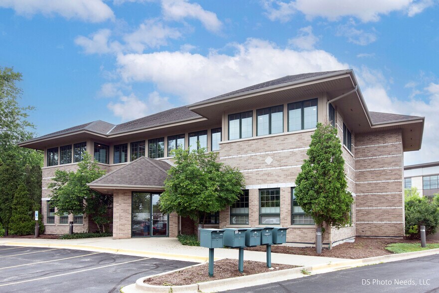 1 Golfview Rd, Lake Zurich, IL à louer - Photo de l’immeuble – Image 2 sur 37