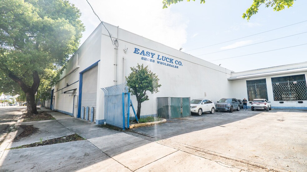 1730 NW 23rd St, Miami, FL à vendre - Photo de l’immeuble – Image 3 sur 24