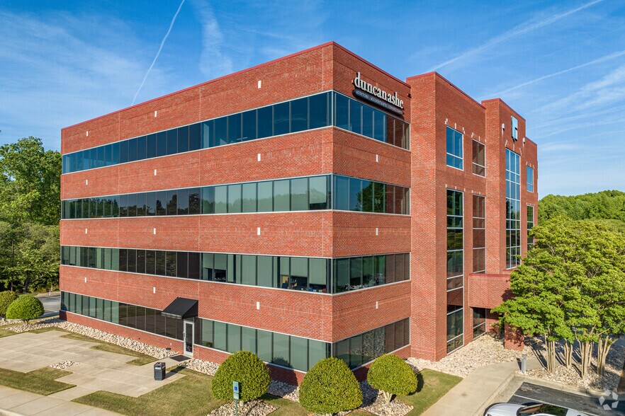 7900 McCloud Rd, Greensboro, NC à louer - Photo principale – Image 1 sur 7