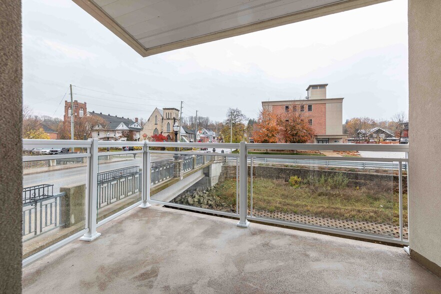 80 9th St E, Owen Sound, ON à vendre - Photo de l’immeuble – Image 3 sur 6