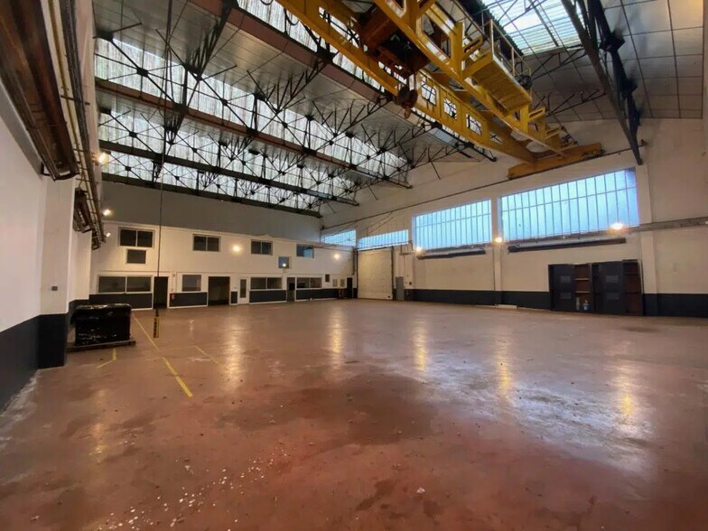 Local d'activités dans Vénissieux à vendre - Photo de l’immeuble – Image 3 sur 7