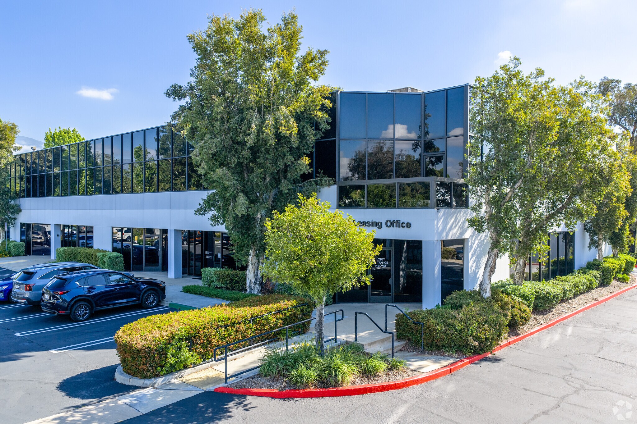 9087 Arrow Route, Rancho Cucamonga, CA à vendre Photo principale– Image 1 sur 6