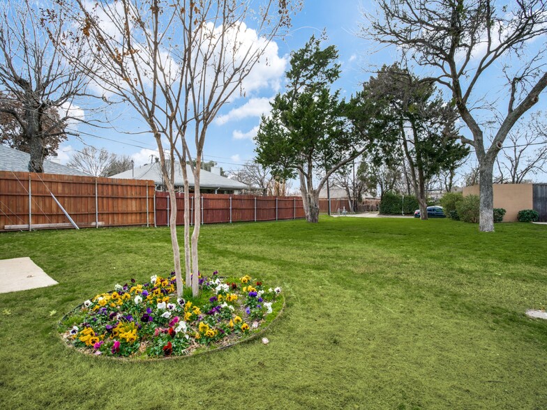 1221 N Britain Rd, Irving, TX à vendre - Photo de l’immeuble – Image 3 sur 28