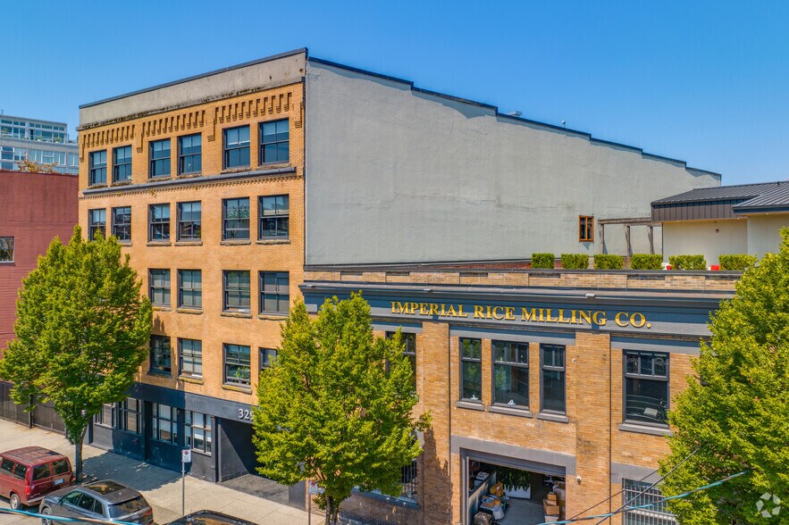 325-329 Railway St, Vancouver, BC à louer - Photo de l’immeuble – Image 1 sur 6