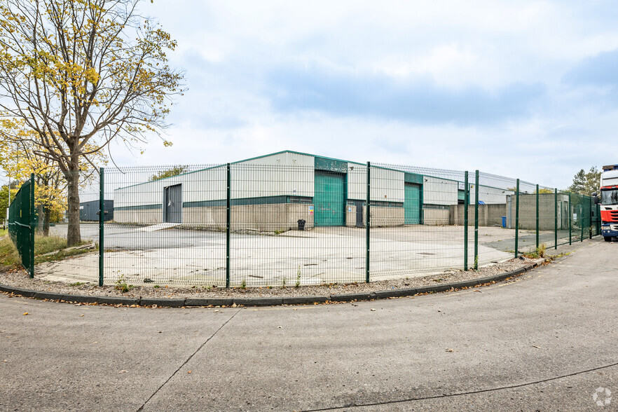 97-100 Chadwick Rd, Runcorn à louer - Photo de l’immeuble – Image 2 sur 11