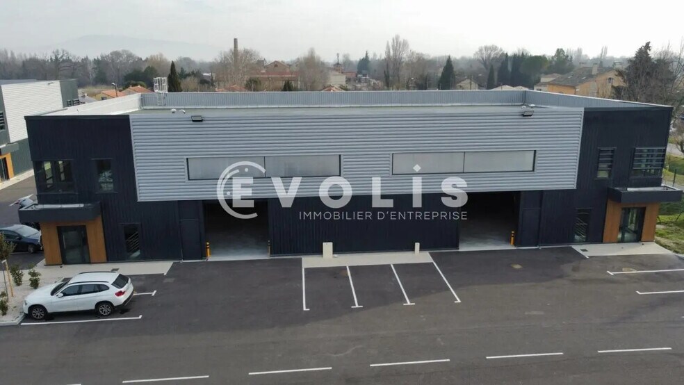 Local d’activités dans Vedène à louer - Photo de l’immeuble – Image 3 sur 9