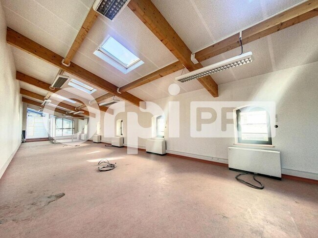 Plus de détails pour Local d’activités à vendre