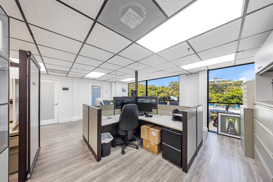 7100-7114 NW 50th St, Miami, FL à vendre - Photo de l’immeuble – Image 2 sur 26