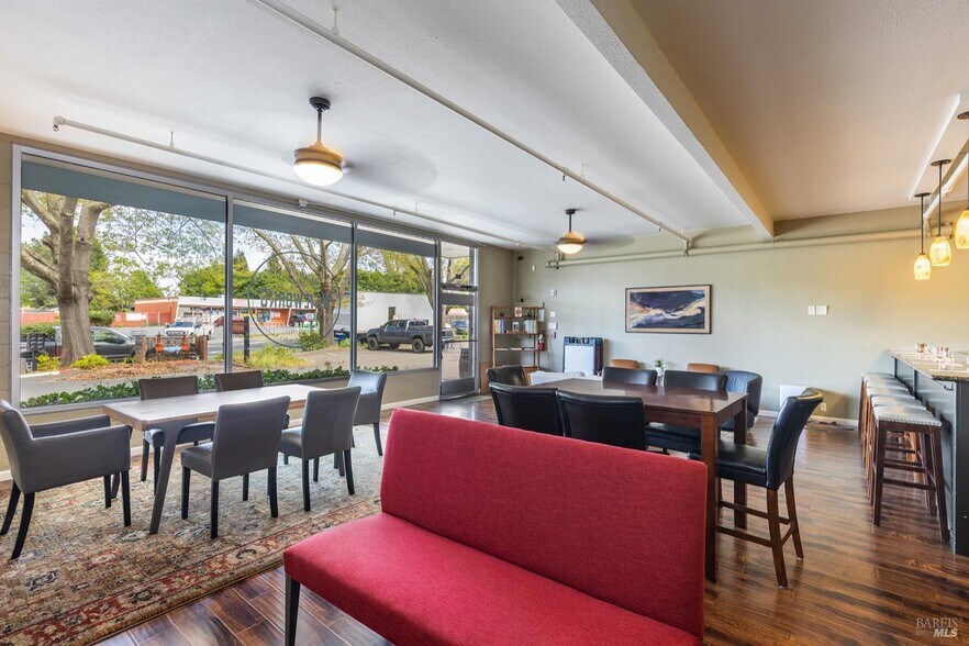 870 Gravenstein Hwy, Sebastopol, CA à vendre - Photo intérieure – Image 3 sur 16