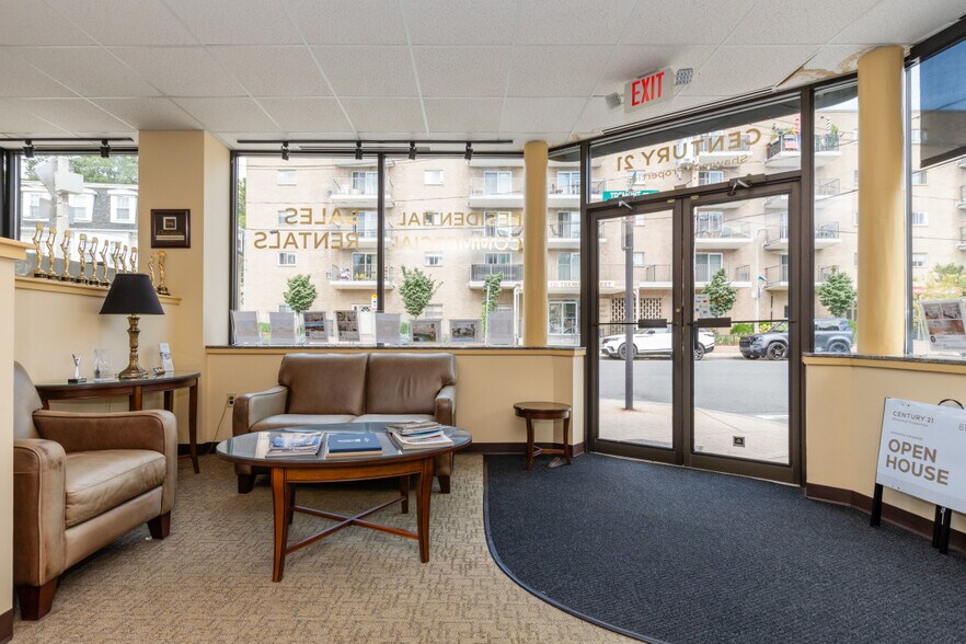 136 Tremont St, Brighton, MA à vendre - Photo intérieure – Image 3 sur 16