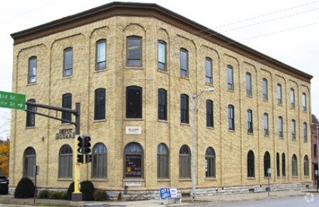 303 1st Ave NE, Faribault, MN à louer - Photo de l’immeuble – Image 2 sur 12