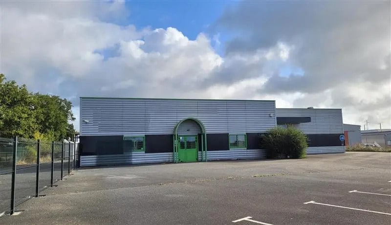 Local d’activités dans Le Pallet à louer Photo de l’immeuble– Image 1 sur 5