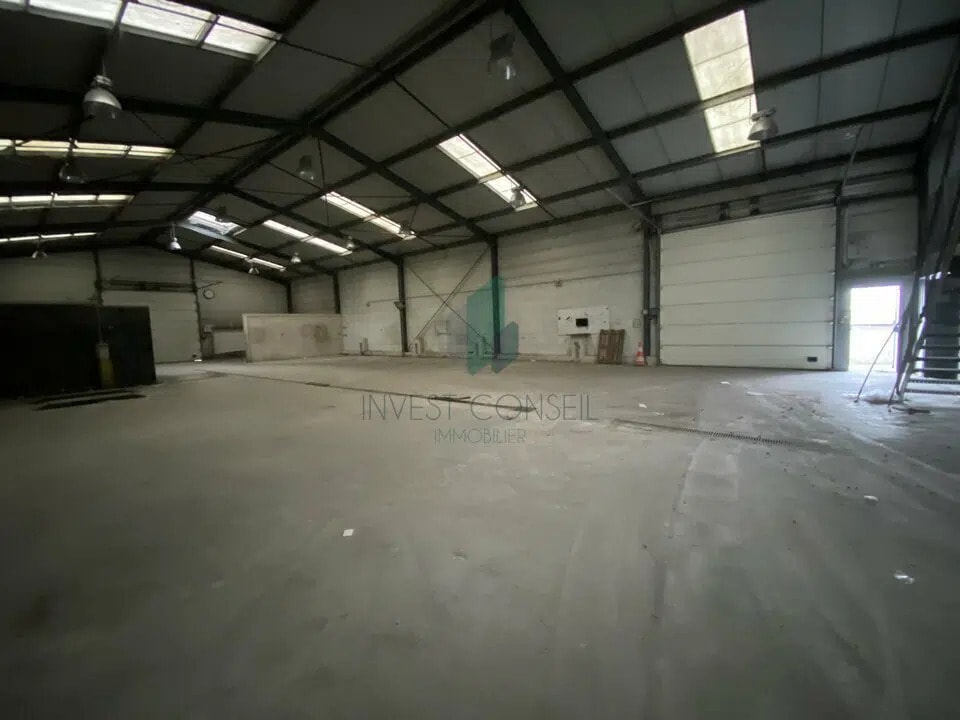 Local d’activités dans Pierrelaye à louer Photo de l’immeuble– Image 1 sur 5