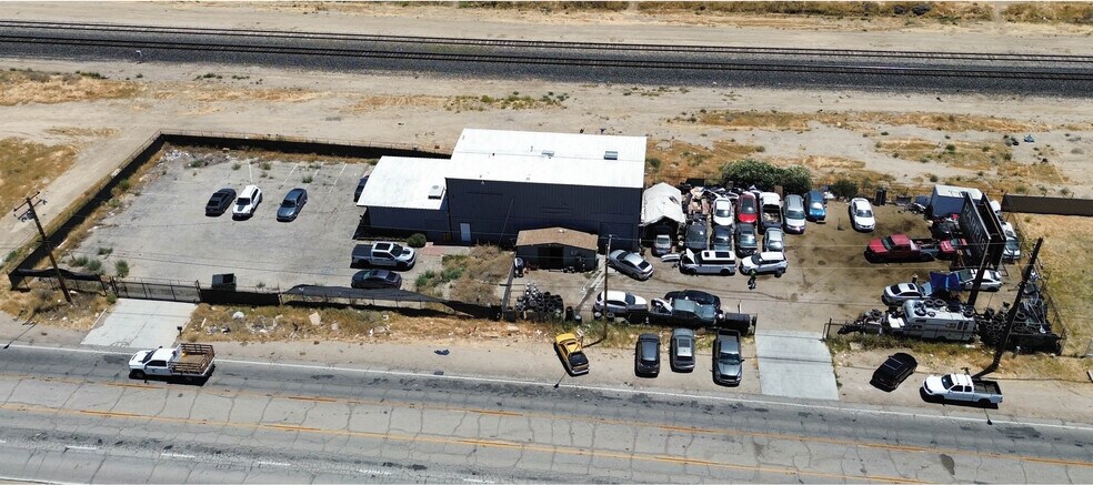 45424 N Sierra Hwy, Lancaster, CA à vendre - Photo de l’immeuble – Image 1 sur 2