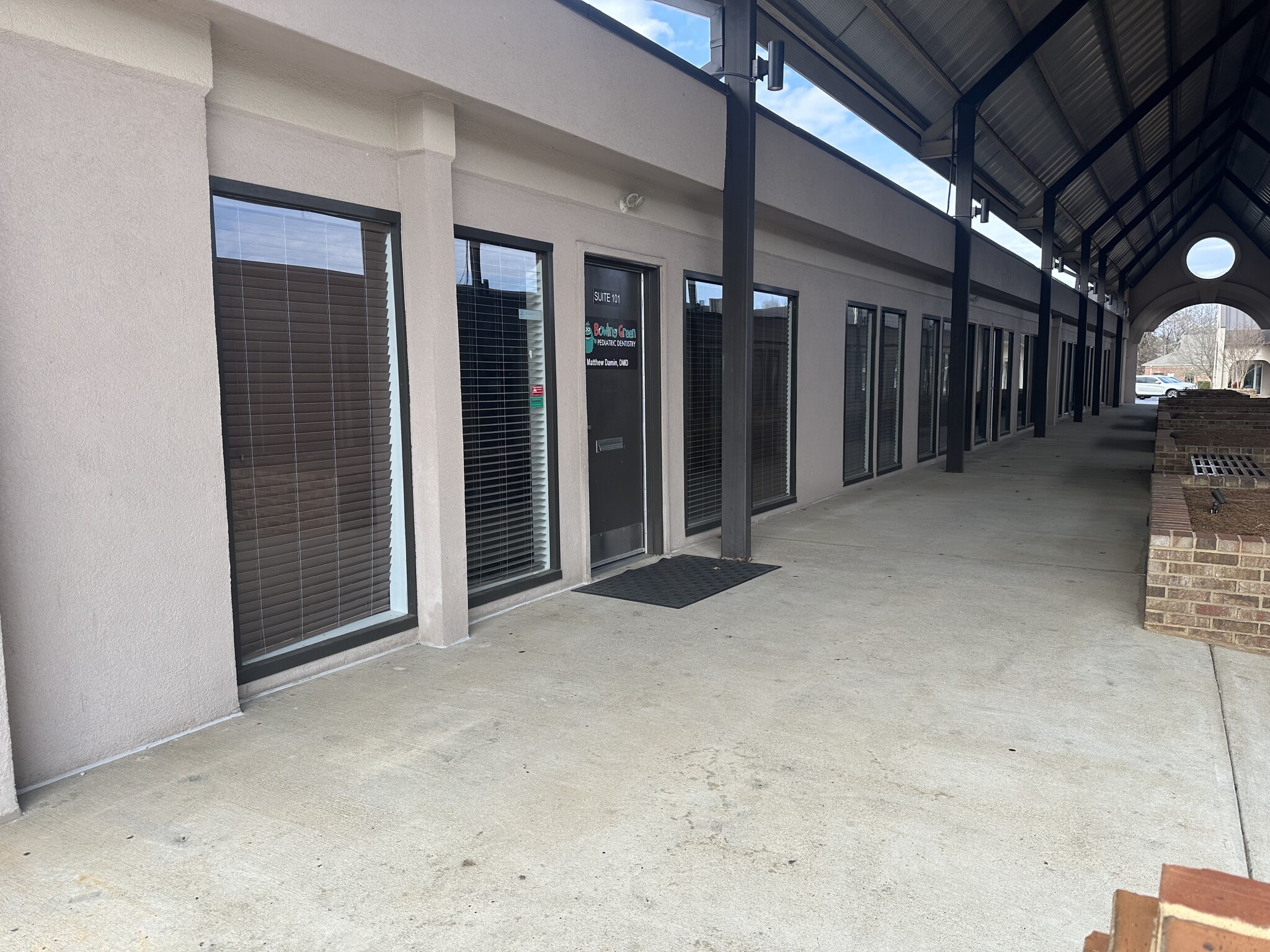 727 US 31W Byp, Bowling Green, KY à louer Photo de l’immeuble– Image 1 sur 8