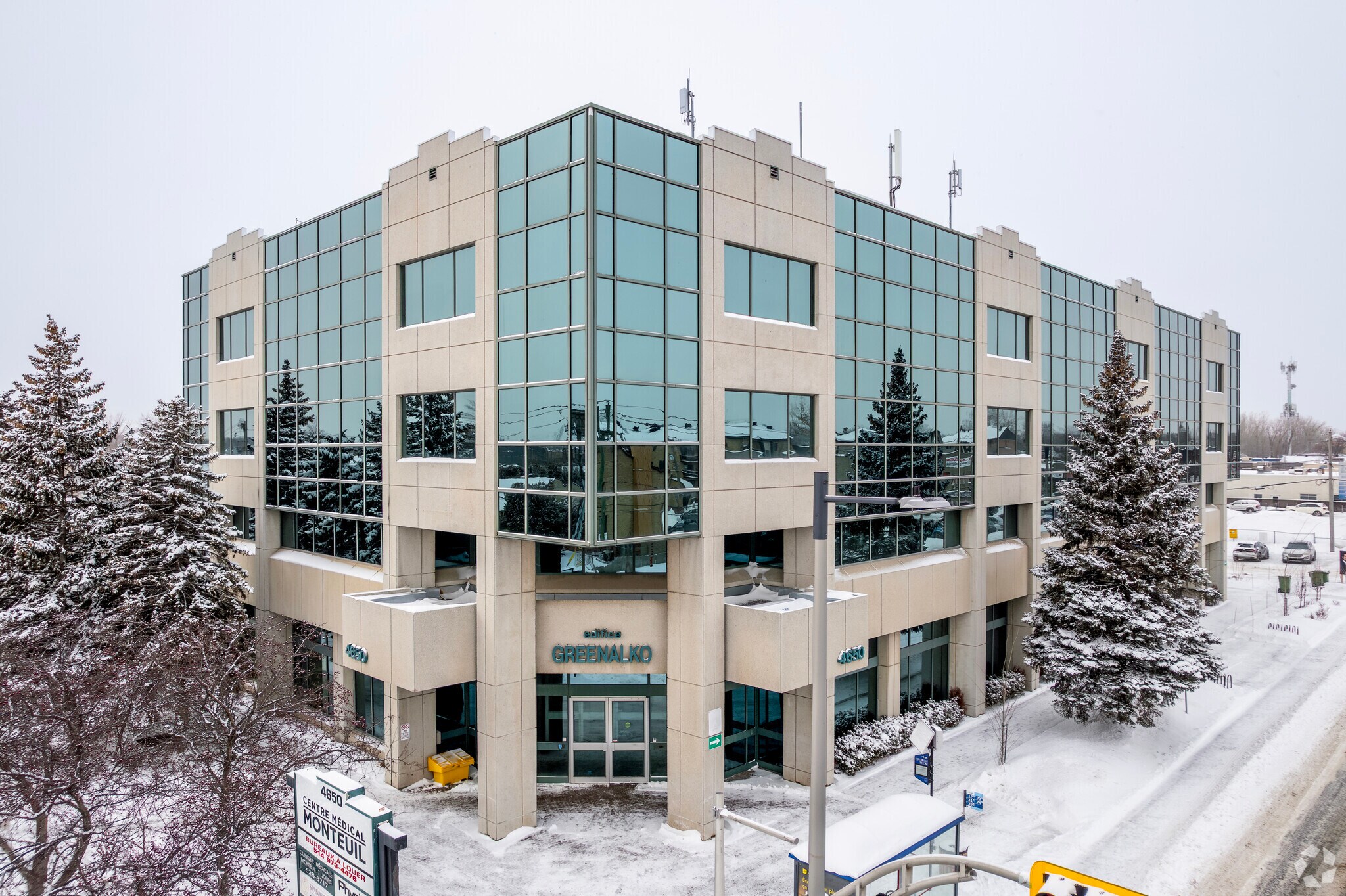 4650-4660 Boul Des Laurentides, Laval, QC à louer Photo principale– Image 1 sur 5