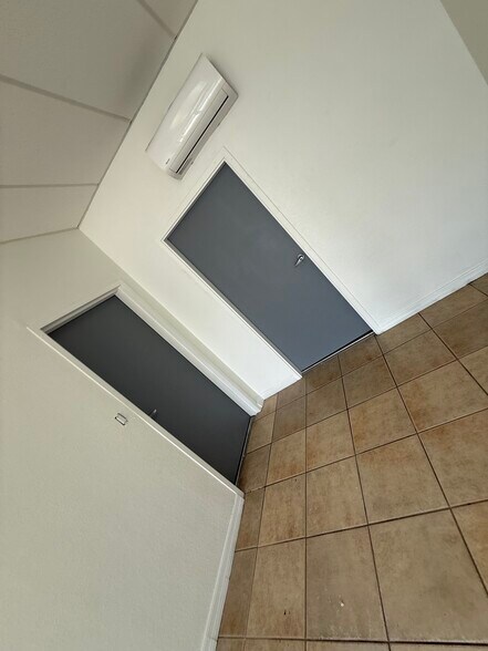 227 SW 3rd Ave, Cape Coral, FL à vendre - Photo intérieure – Image 3 sur 21