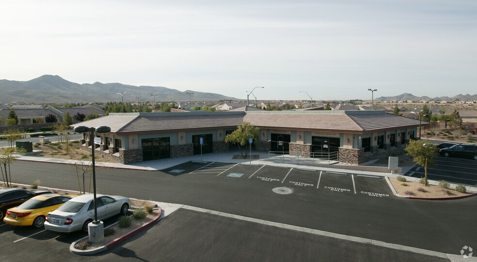 12211 S Eastern Ave, Henderson, NV à louer - Photo principale – Image 1 sur 12