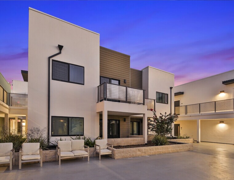 1300 W Mission Blvd, Pomona, CA à vendre - Photo de l’immeuble – Image 2 sur 85