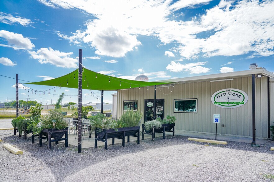 210 W Railroad St, El Campo, TX à vendre - Photo de l’immeuble – Image 3 sur 20