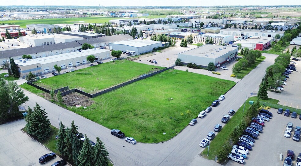 10830 180 St NW, Edmonton, AB à vendre - Photo de l’immeuble – Image 2 sur 2