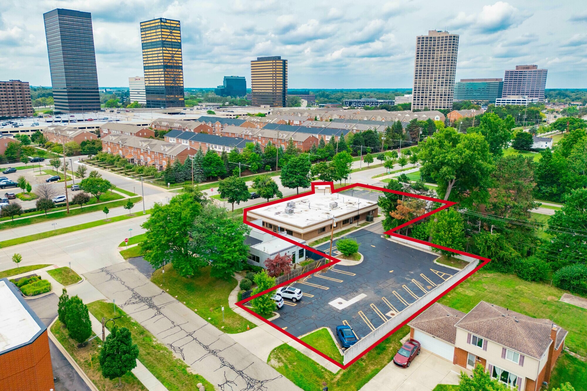 25354 Evergreen Rd, Southfield, MI à louer Photo principale– Image 1 sur 17