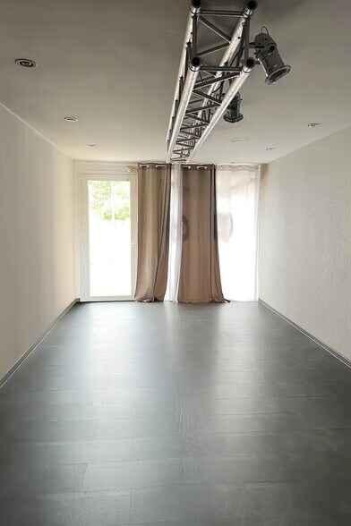 Local commercial dans Le Bouscat à louer - Photo de l’immeuble – Image 1 sur 3