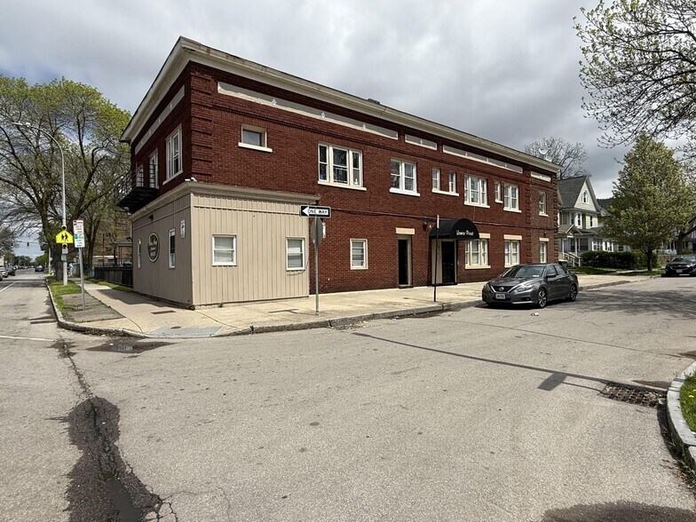 354-358 354-358 Genesee St, Rochester, NY à vendre - Photo de l’immeuble – Image 3 sur 17